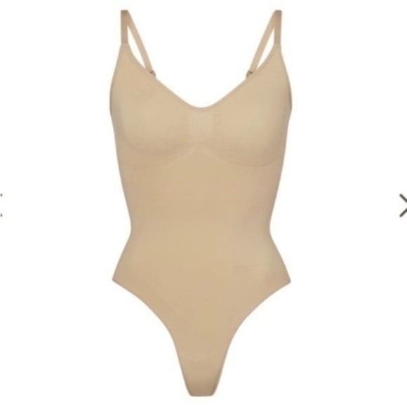 NWOT SKIMS Shapewear Seamless Sculpt Thong Bodysuit Clay small
